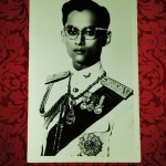 พระบรมฉายาลักษณ์ในหลวงรัชกาลที่9 เป็นมงคลยิ่งครับ