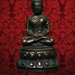 พระกริ่งยุคเก่า เนื้อจัดจ้านเก่าเข้ม เข้มขลังคลาสสิก น่าบูชาครับ