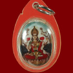 887.ล็อกเก็ตพระแม่อุมาเทวี วัดแขกสีลม กรุงเทพฯ มีจารเลี่ยมพร้อมดอกไม้ในพิธีครับ