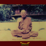 879.รูปถ่ายนั่งเต็มองค์ หลวงปู่ศรีจันทร์ วณฺณาโภ วัดศรีสุทธาวาส(เลยหลง) จ.เลย พบเจอน้อยน่าบูชา***2