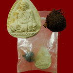 พระผงรูปเหมือน หลวงปู่ทองดำ วัดท่าทอง ปี 2532 พร้อมชานหมากหลวงปู่ ซองเดิมจากวัดครับ***3