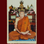 929.รูปถ่ายหลวงพ่อทองพูล สิริกาโม วัดสามัคคีอุปถัมภ์ จ.บึงกาฬ มีโค๊ต หลังยันต์หมึกแดง สมบูรณ์เดิมๆ