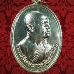 เหรียญหลวงพ่อแพ วัดพิกุลทอง เนื้อเงิน ปี 2530 หมายเลข 70 กล่องเดิม หายากน่าบูชาครับ...1