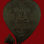 396.แผ่นปั้มใบโพธิ์เงิน หลวงพ่อเงิน วัดบางคลาน รุ่นรวมใจสร้างสะพาน ปี 2528 พิมพใหญ่ เข้มขลังน่าบูชา