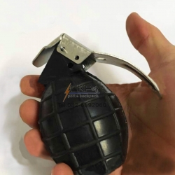 ลูกระเบิดมือปลอม แบบสลักดีดได้เหมือนจริง ประกอบการแสดง ลูกระเบิดมือปลอม ประกอบฉาก หรือการฝึกของทหาร และตำรวจ