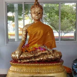 หลวงพ่อโต วัดน่วมกานนท์