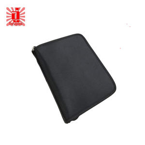 กระเป๋าใส่ปืนลูกโม่ ขนาดลำกล้อง 2 นิ้ว 5 นัด เป็นกระเป๋าผ้าไนล่อนแบบซิบ สีดำ ทรงสี่เหลี่ยมผืนผ้า ผลิตในประเทศไทย