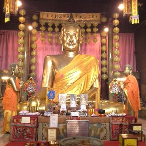 หลวงพ่อโต วัดอุภัยภาติการาม