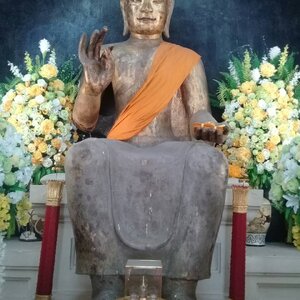 หลวงพ่อพระประทานพร พระศิลาขาว